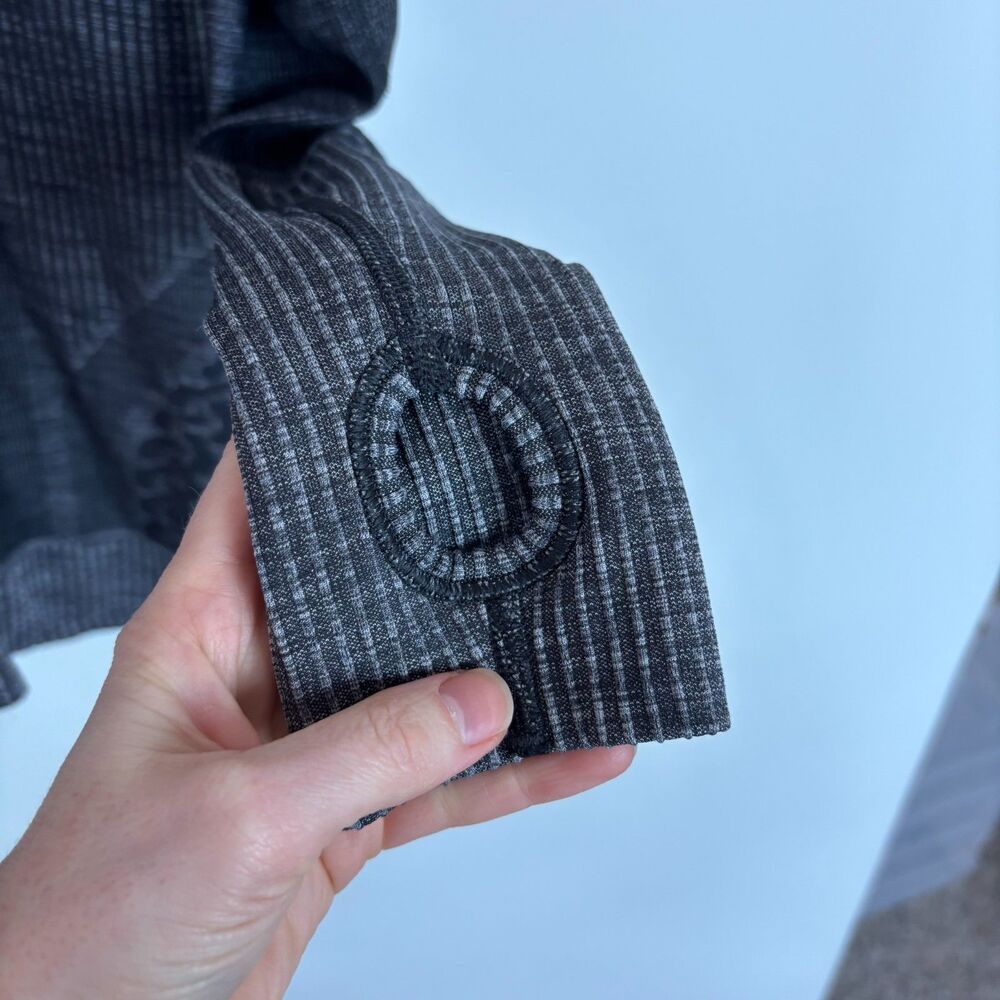 Lululemon Rest Less Gray Black Long Sleeve Pullover Pattern T-Shirt Women's 8 - Picture 5 of 7